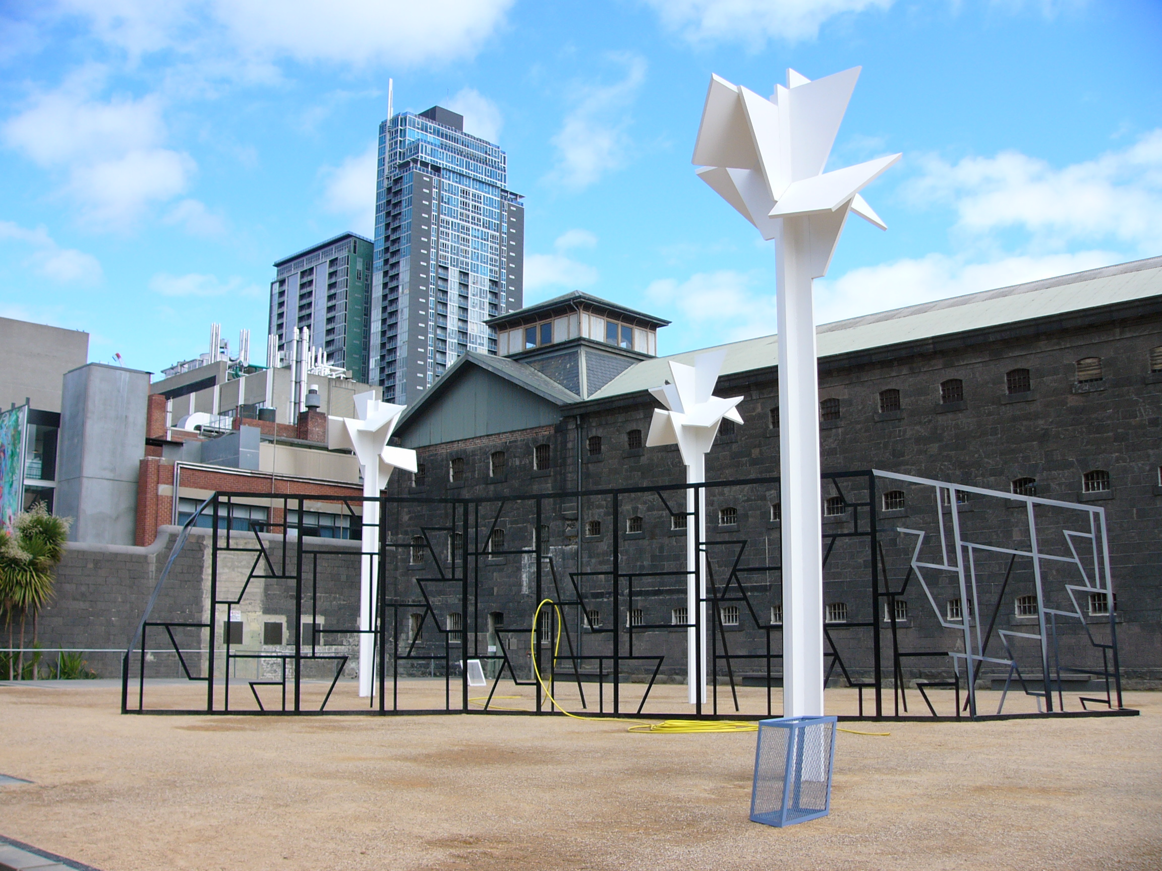 Werk "We are shipwrecked and landlocked" von Martin Boyce in Australien